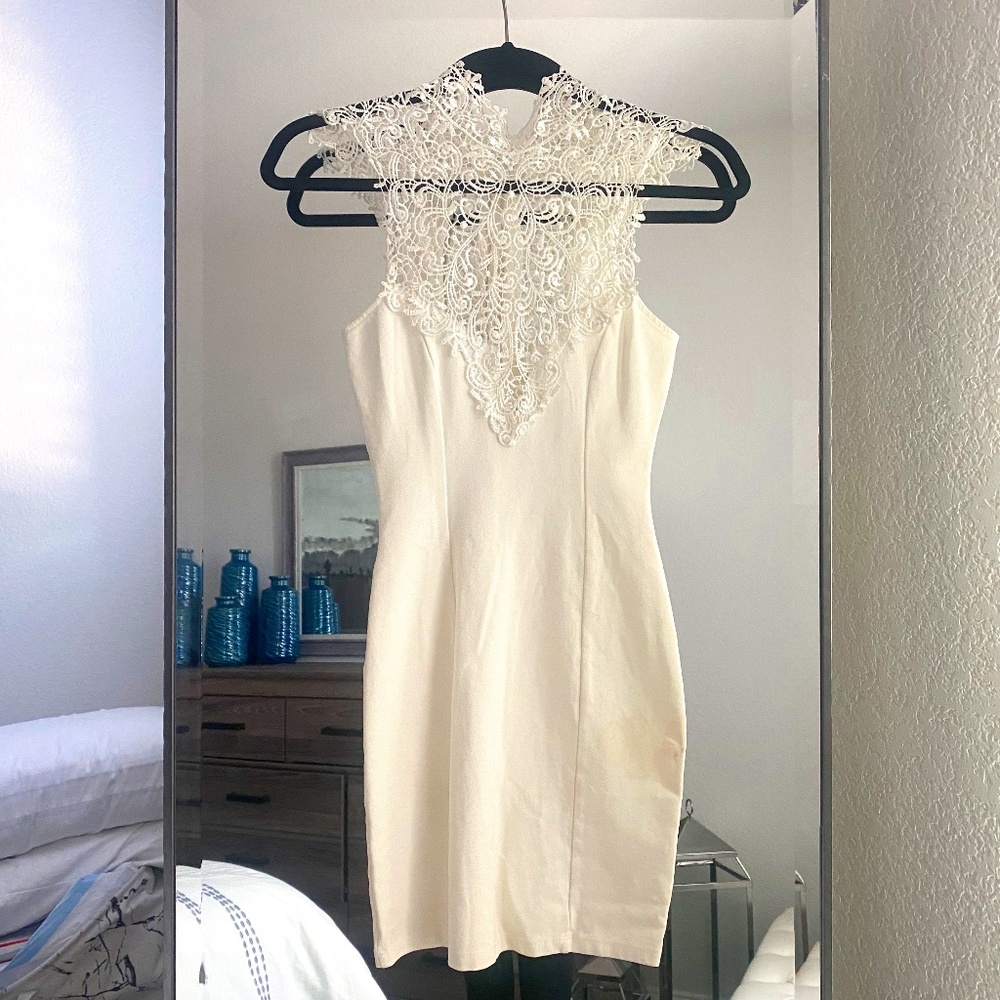Solemio LA | XS | Off White Lace Neck Bodycon Dress
